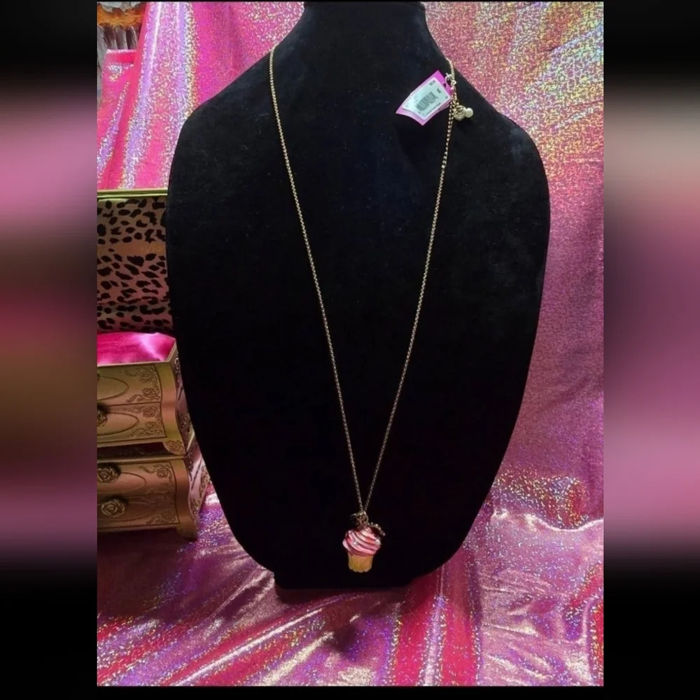 Betsey Johnson Trolls cupcake locket necklace! NWT! - Picture 9 of 12